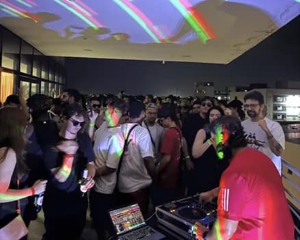 Imagem do II Bailer da Santinha no Rooftop do MIS 