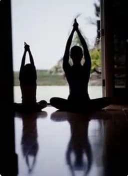 Imagem do Férias na (entre): Yoga - Pais e Filhos (até 6 anos)