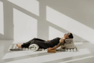 Yoga Restaurativa: Um convite ao descanso em Campinas
